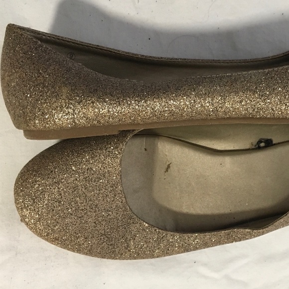 Women’s flat shoes gold shinny  comfy - Picture 1 of 3